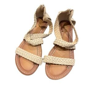 Ollio beige woven sandals size 10 new without box